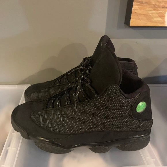 Selling a pair of Jordan 13 black cats - Picture 2 of 5